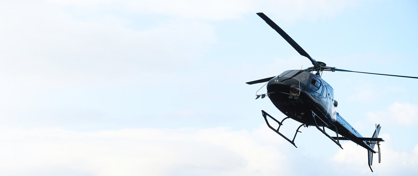 Helicóptero da Henrimar em voo