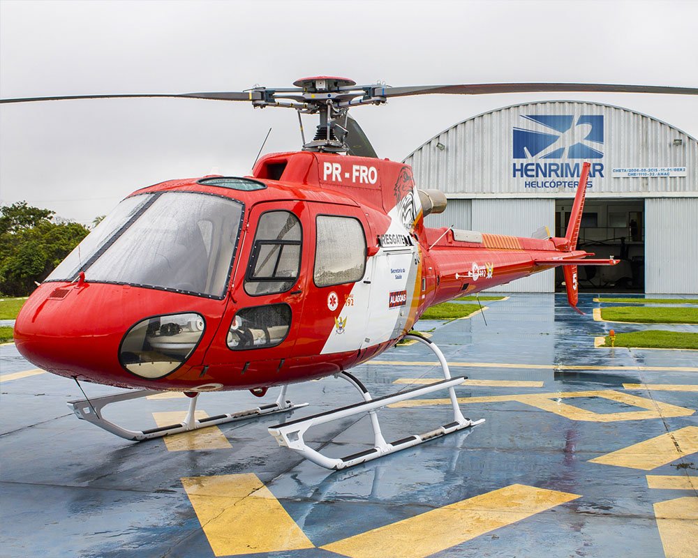 Helicóptero na base Henrimar
